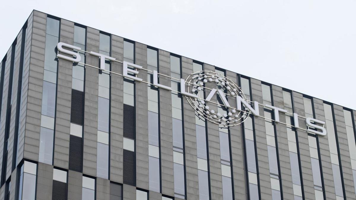 Stellantis plans €22.2 billion charge amid resetting electric vehicle strategy