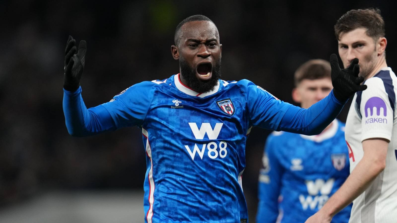 Liverpool in talks to sign better-paid defender than Gil Truida