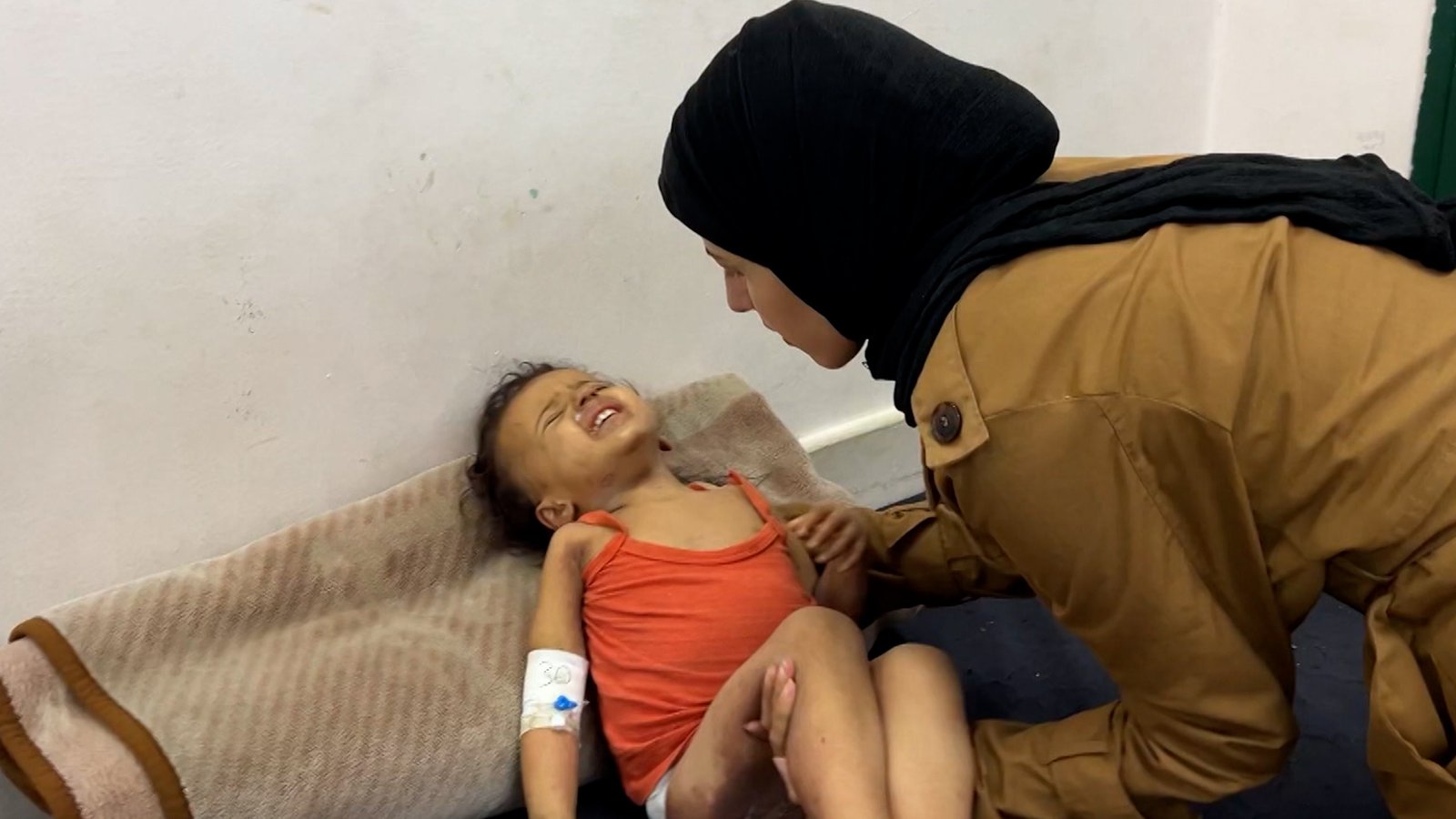 Video: Gaza’s Rafah crossing reopened too late for 3-year-old | Israeli-Palestinian conflict