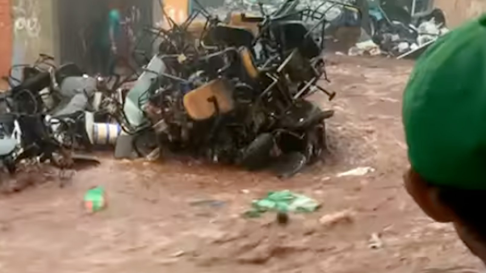 Video: Brazil floods dump trash onto streets | Floods