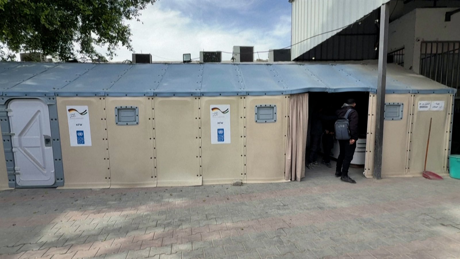 UN installs relief housing for displaced families in Gaza news source