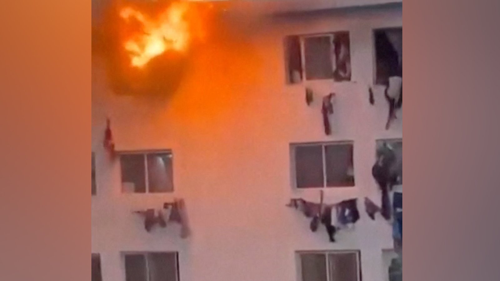 People climb out of windows of burning campus building in Dakar Infrastructure