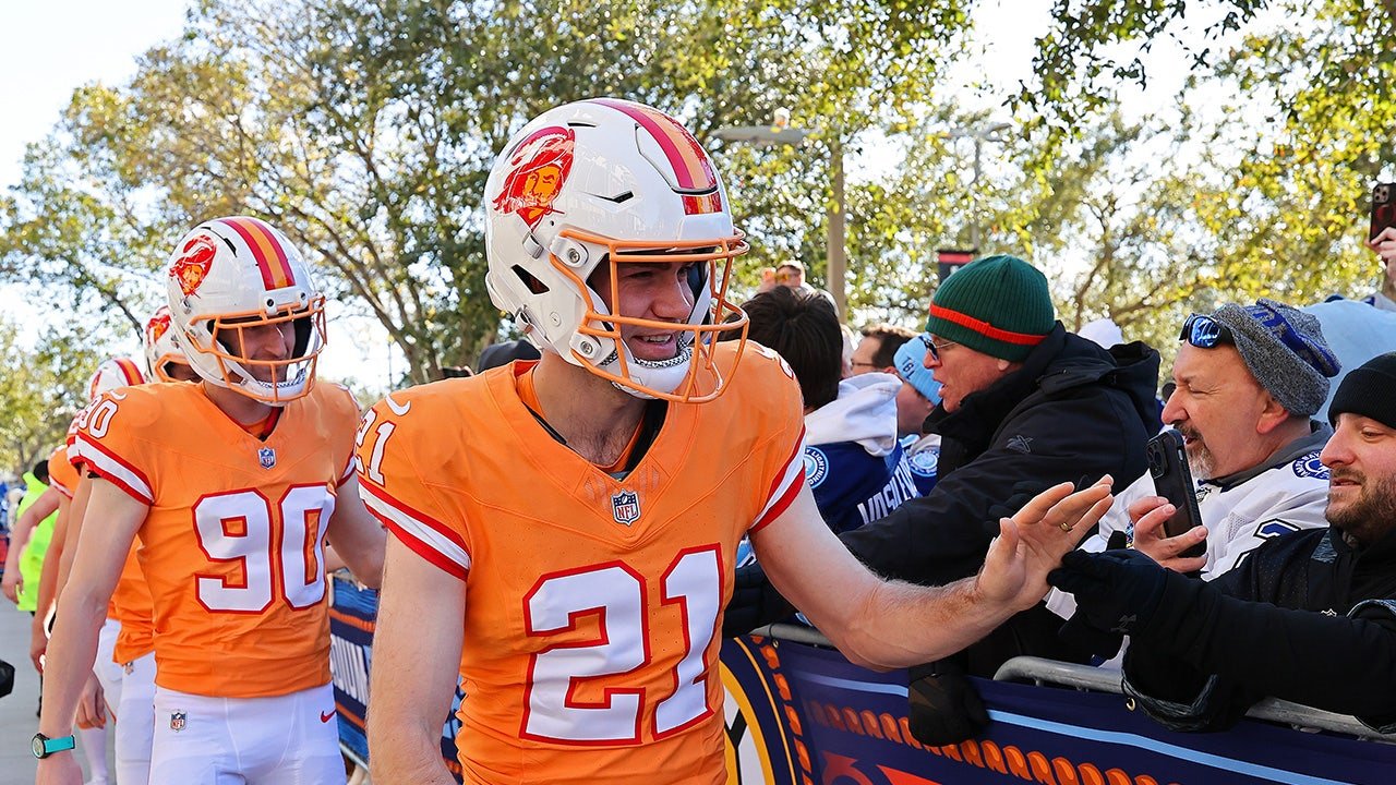 Chargers wear Buccaneers uniforms, Bruins wear Patriots uniforms for outdoor game