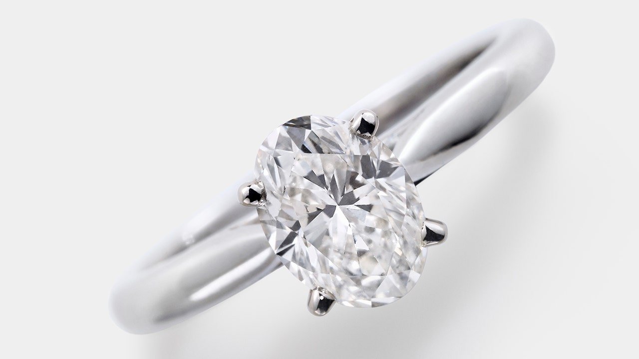 Dave & Buster’s is offering a chance to win a diamond ring in the “Human Claw” game.