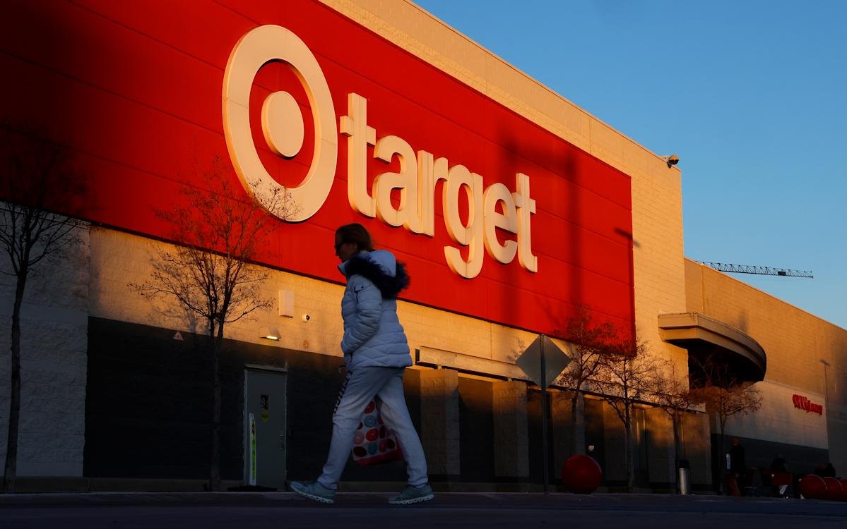 Sales target fall 2.5% in holiday quarter to cap ‘challenging’ 2025 as new CEO Michael Fiddelke takes over