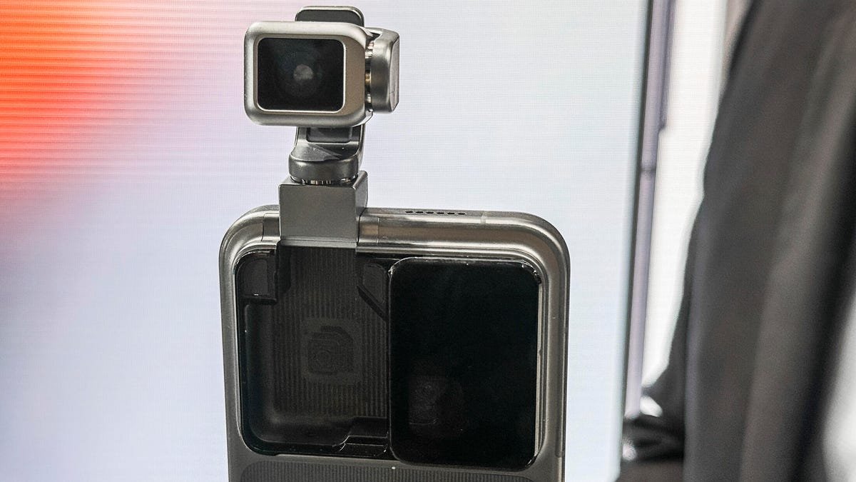 As a YouTube Creator, I’m Concerned About Honor’s Robot Camera Phone