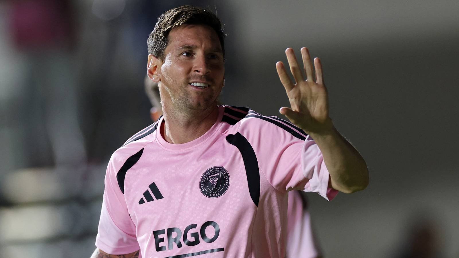 Liverpool are now in regular talks with Bayern Munich star Lennart Carr