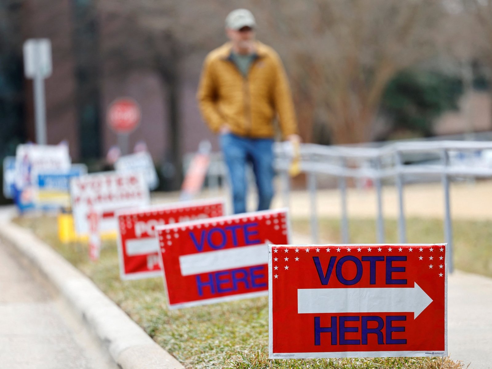 US midterm primaries kick off in shadow of war with Iran Donald Trump News